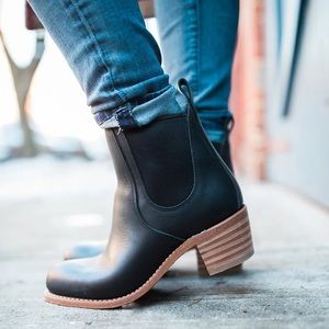Red Wing Heritage Harriet Boot in Black - 7.5